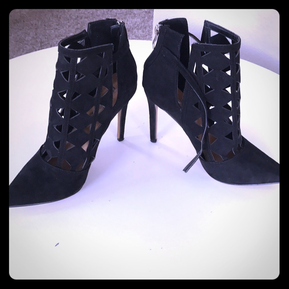 Report heels - worn once . Size 8m